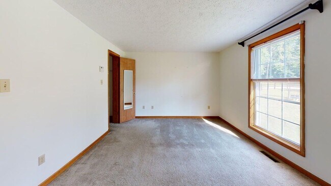 Building Photo - 975 Murray Ln