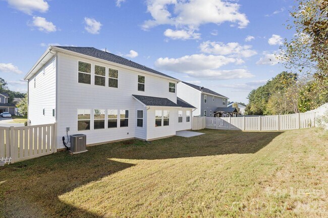 Building Photo - 15311 Red Canoe Way