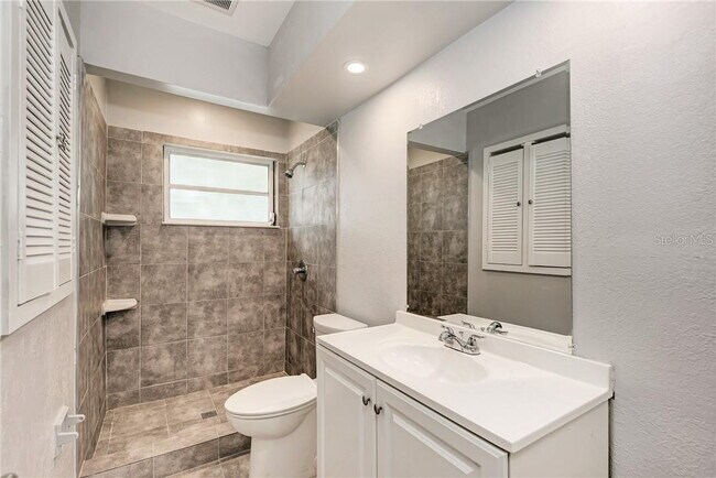 Building Photo - MOVE IN TO THIS SARASOTA HOME NOW WITH ZER...