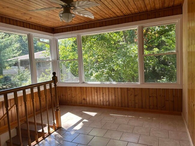 Building Photo - Beautifully Renovated Ranch-style Home!