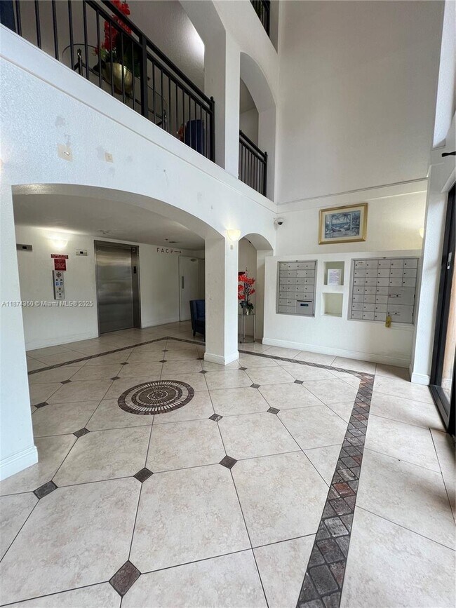 Building Photo - 9300 Fontainebleau Blvd