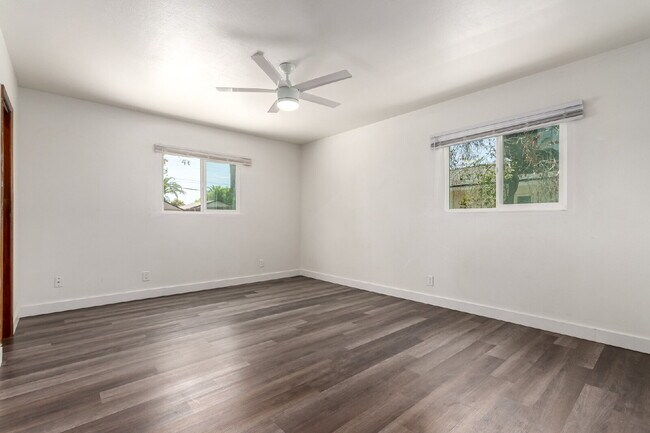 Building Photo - Beautifully updated 4 bed 2 bath Single Fa...