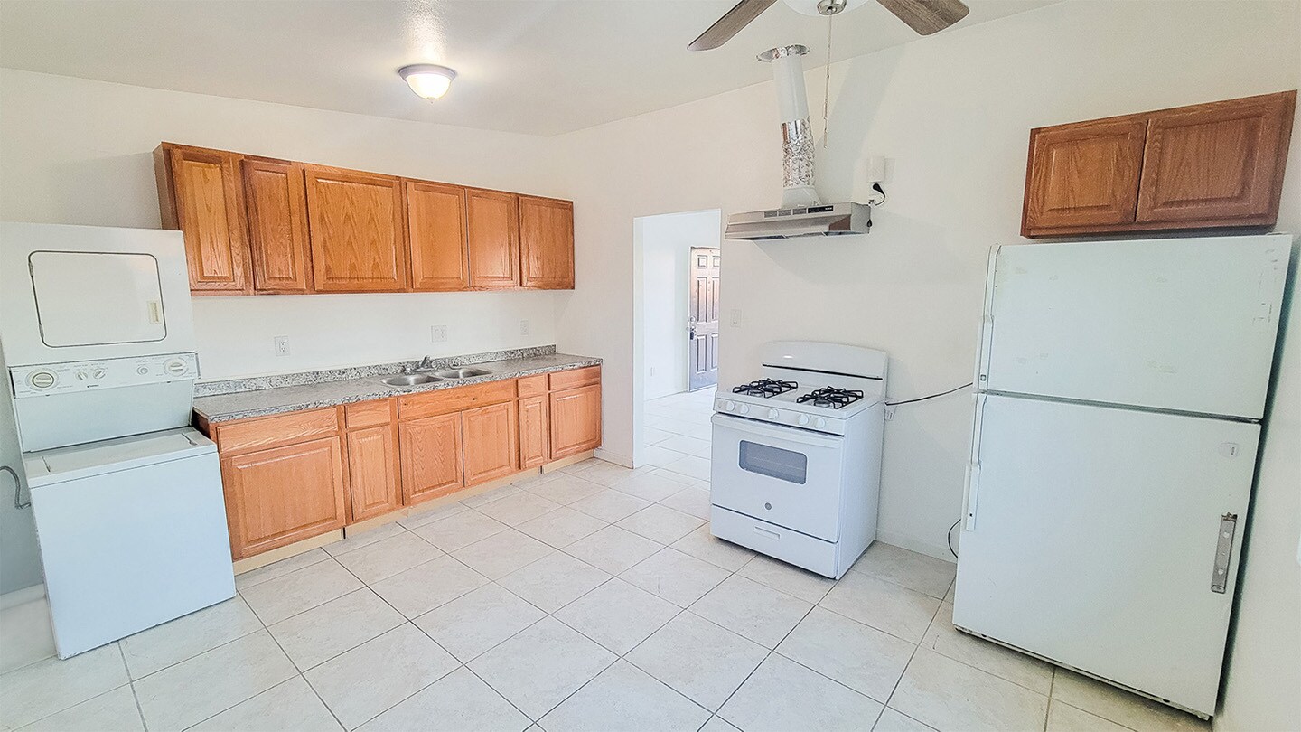 Building Photo - 5527 Baileya Ave