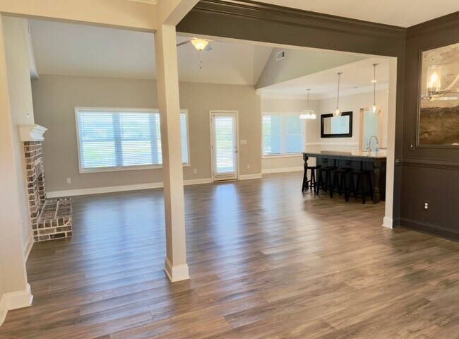 Building Photo - 121 Alexander Lakes Dr