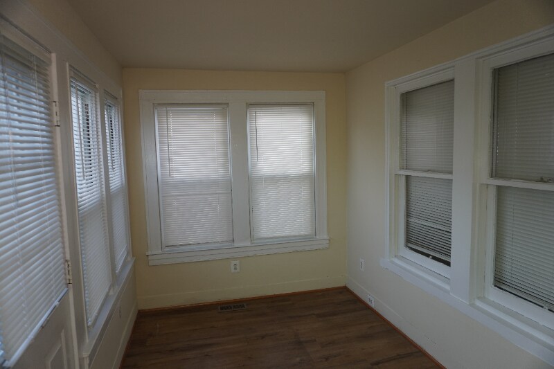 Building Photo - 217 Center St