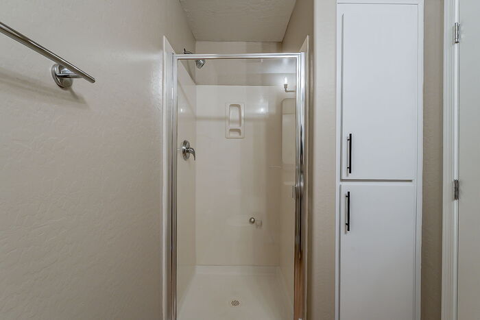 Building Photo - 615 E Portland St