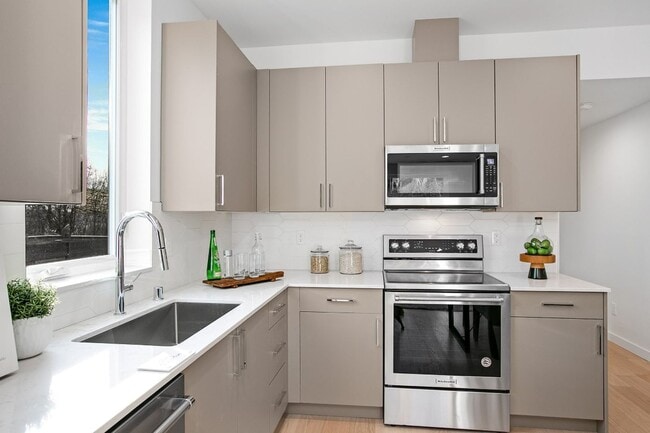 Building Photo - 2Bd/2Ba Seattle Townhouse