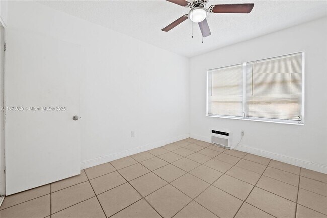 Building Photo - 3571 SW 10th St