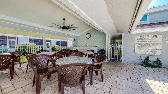 Building Photo - Unfurnished 2 Bedroom Townhome Near the Be...