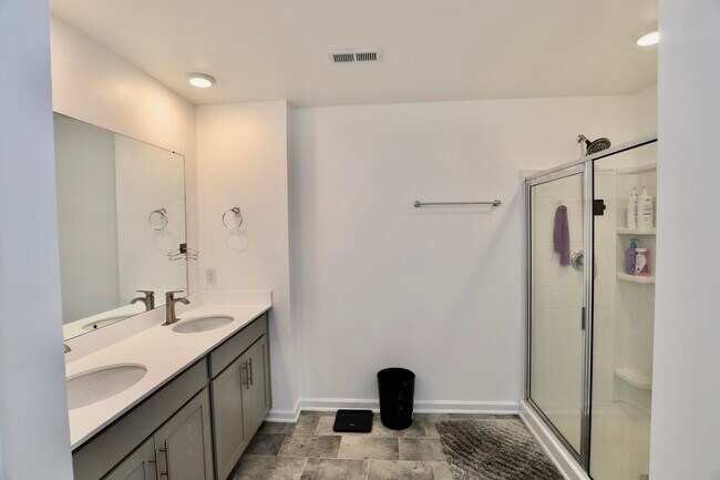 Building Photo - 2037 Elmridge Rd