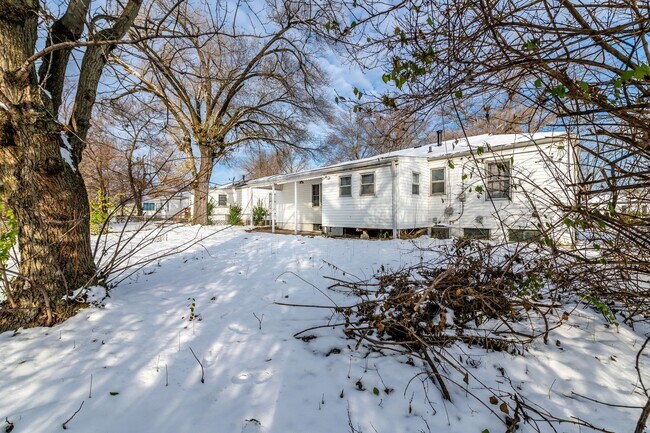 Building Photo - Charming 3-Bedroom Home with Garage, Basement & Fenced Backyard