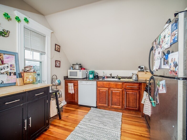 Primary Photo - 777 Columbia Rd