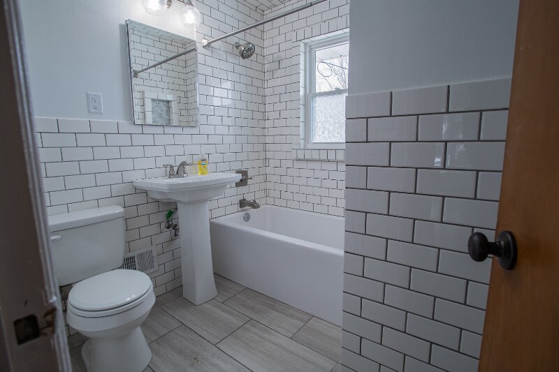 Building Photo - 4814 Erskine St