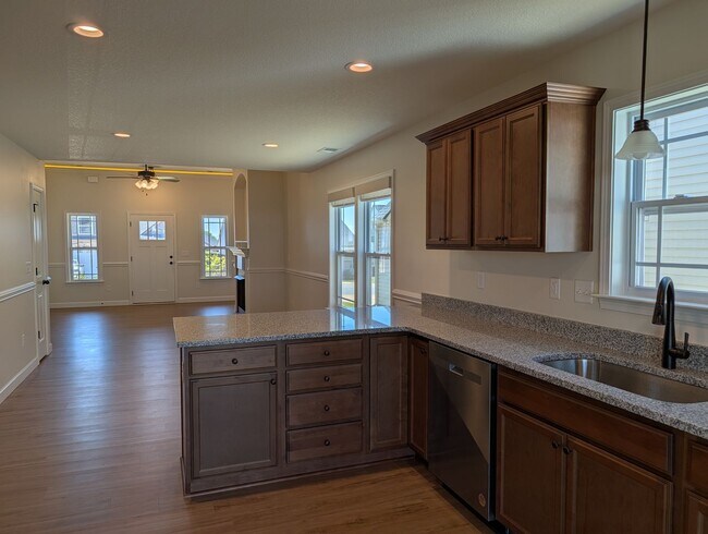 Building Photo - NEW HOME IN SPARTANBURG READY FOR A RENTER!