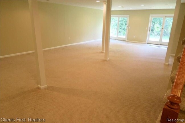 Building Photo - 7233 Oakwood Dr