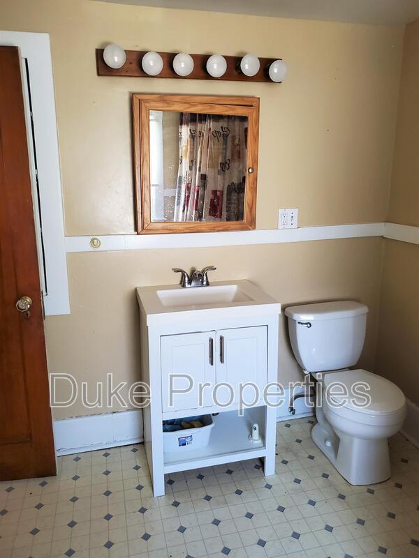 Building Photo - 7 Iroquois St