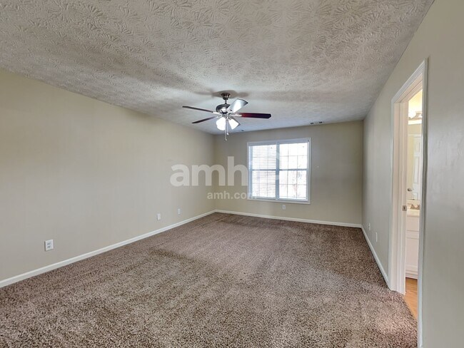 Building Photo - 700 Rosehill Ln