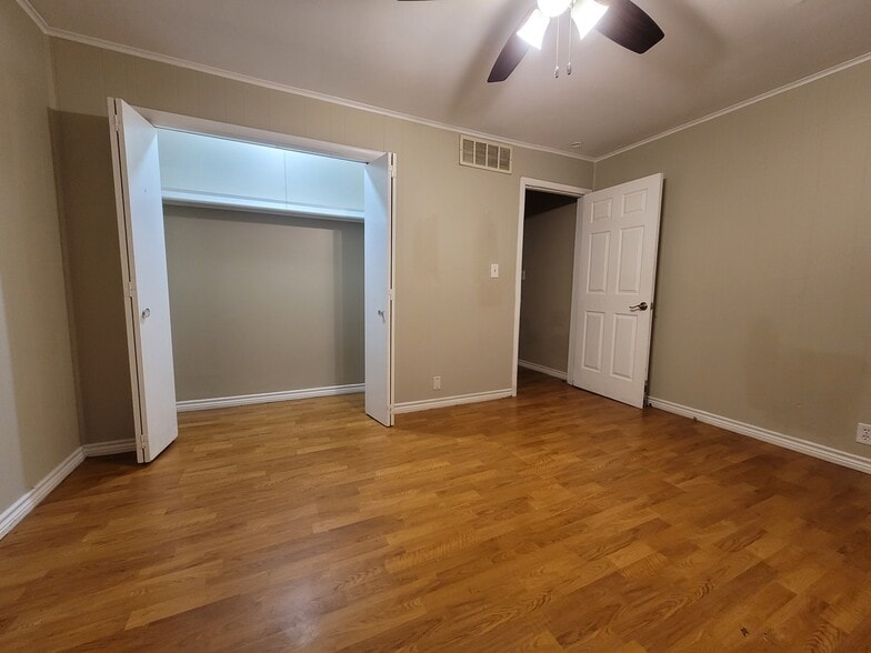 Building Photo - 703 Booker St