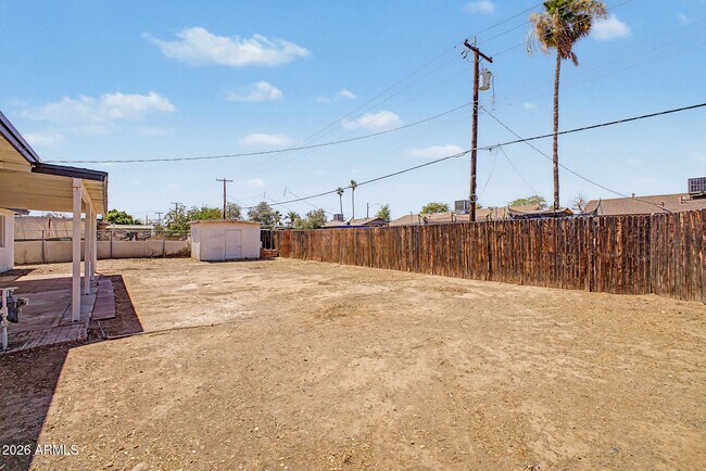Building Photo - 4214 W Lewis Ave