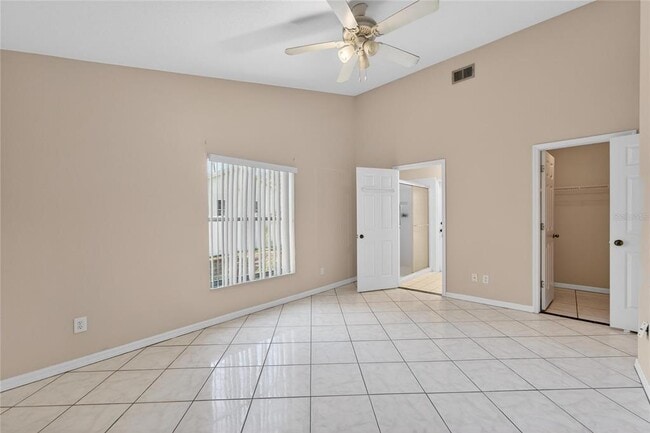 Building Photo - 4517 Oak River Cir