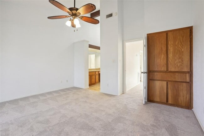Building Photo - 7122 Wood Hollow Dr