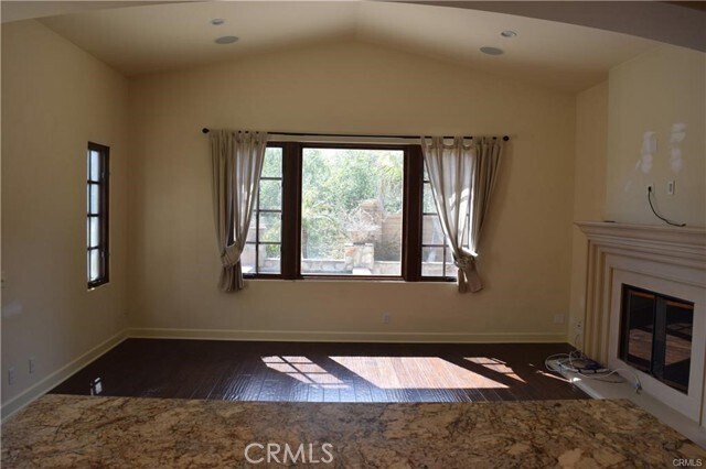Building Photo - 2 Canyon Peak