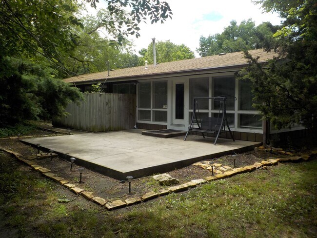 Rear view - 101 S Bunker Hill Dr