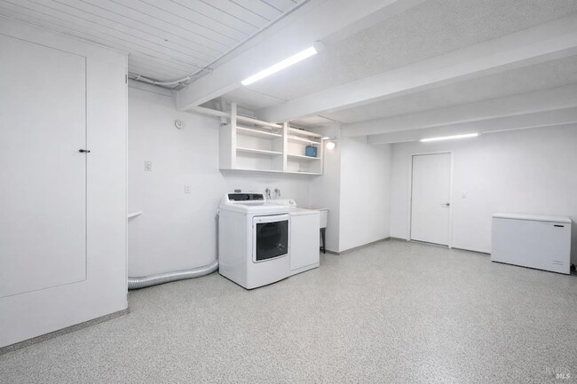 Building Photo - 5122 Potrero Ave