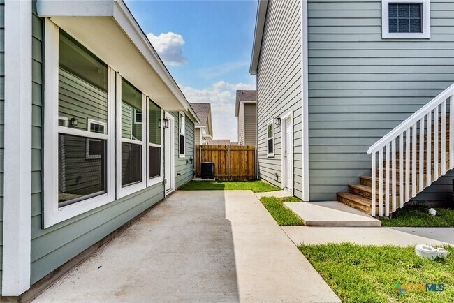 Building Photo - 1628 Arbor Knot Dr