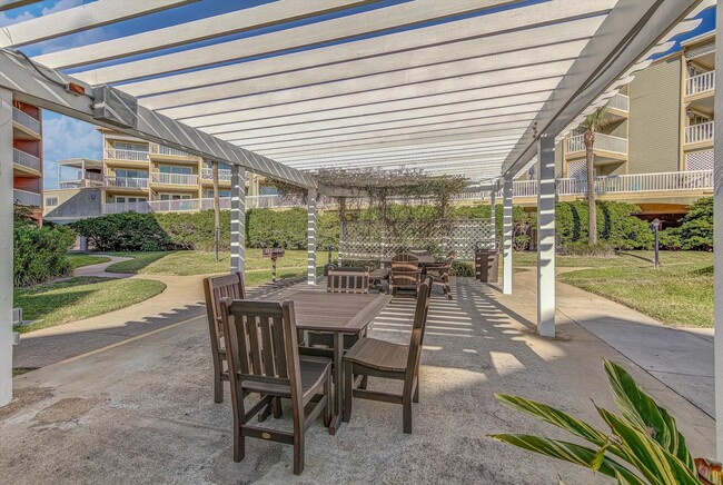 Building Photo - 6300 Seawall Blvd