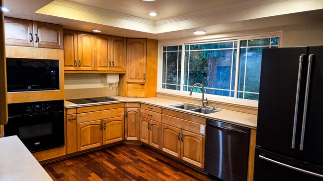 Building Photo - 11734 82nd Ave NE