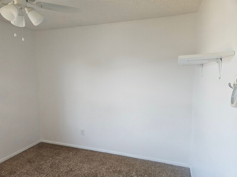 2nd bedroom - 1606 Metcalfe Ave