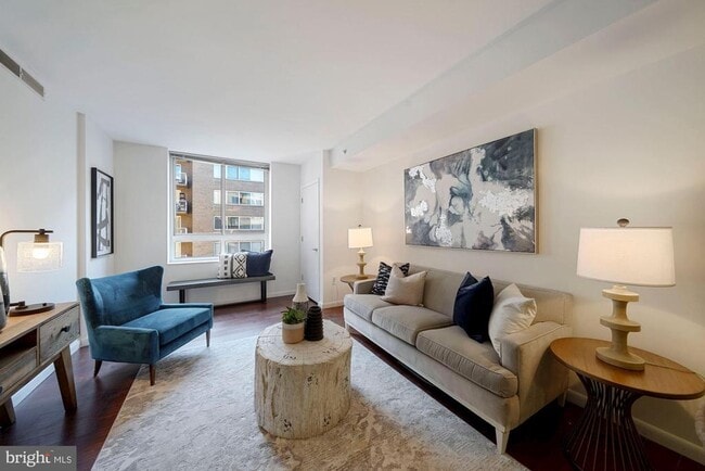 Building Photo - 355 I St SW