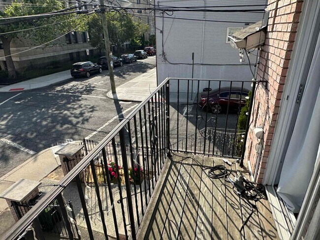 Building Photo - 536 66th St