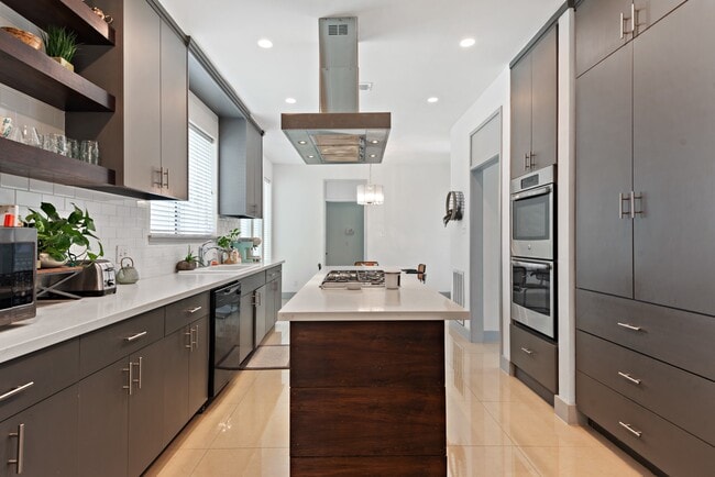 Building Photo - 1022 Forest Home Dr