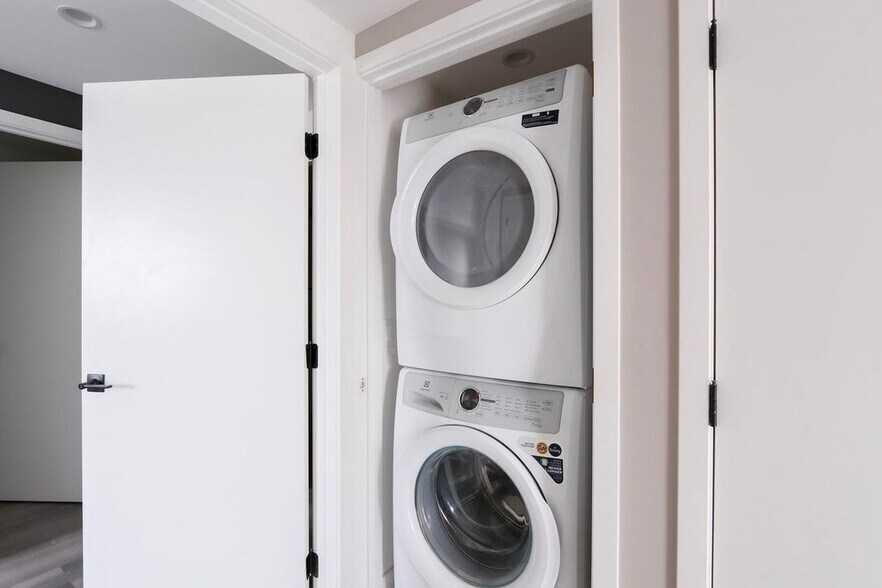 Building Photo - 11155 Huston St