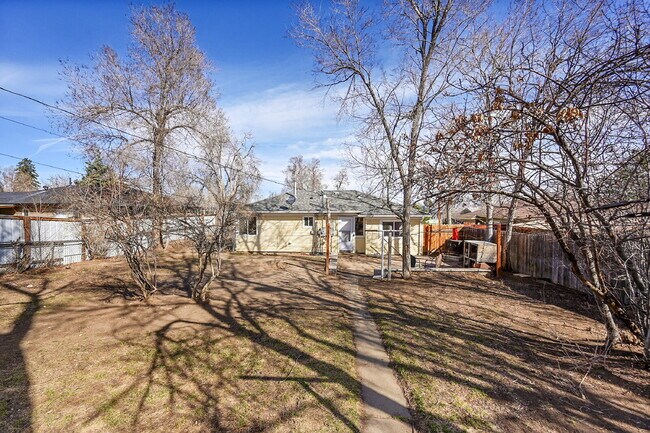 Building Photo - $2,240.95, $200 Off Cleaning Voucher, 4 Beds 1 Bath Single Family Home in Denver with Washer and ...