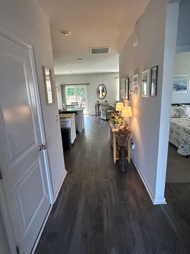 Building Photo - 304 Emery Oak Dr