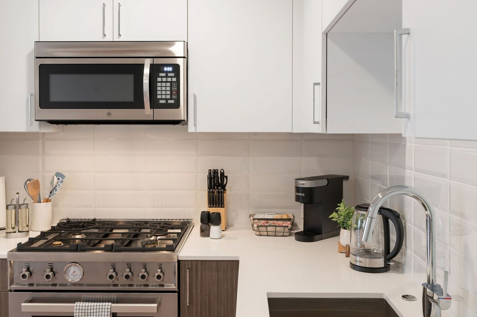 Building Photo - 4453 Aurora Ave N