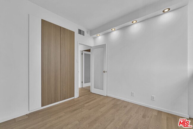 Building Photo - 4455 Los Feliz Blvd