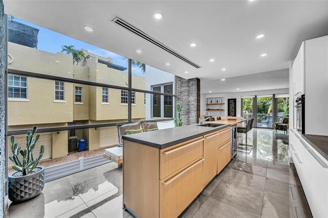 Building Photo - 1511 NE 4th Pl