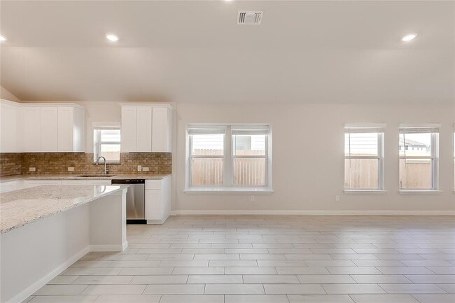 Building Photo - 125 Comet Pointe Dr