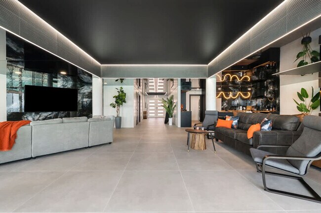 Building Photo - 8743 Thomas Dr