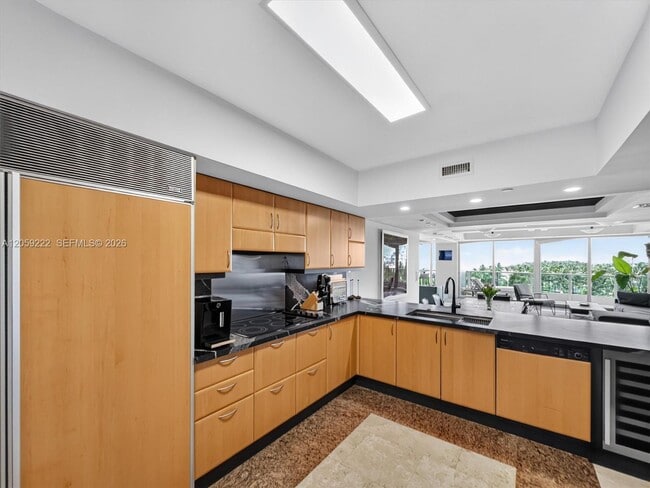 Building Photo - 1455 Ocean Dr