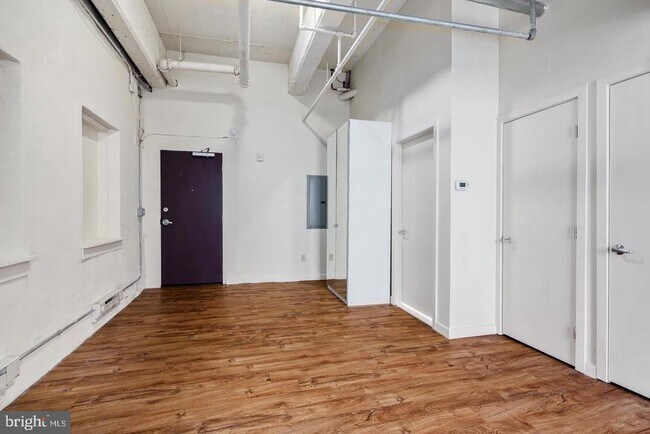 Building Photo - 412 S 13th St