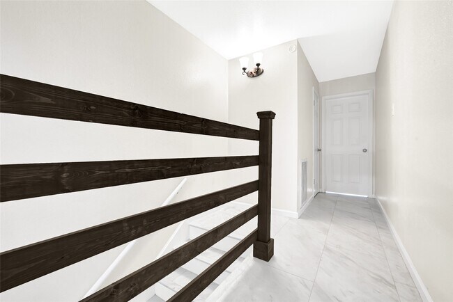 Building Photo - 6358 Creekbend Dr