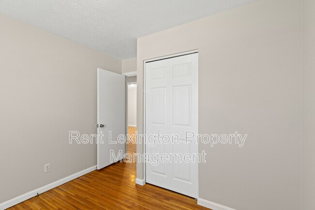 Building Photo - 1138 Gainesway Dr
