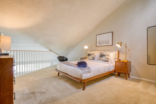 Building Photo - 13954 NE 60th Way