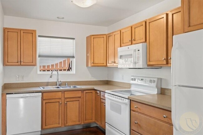 Building Photo - Yorkshire Court North