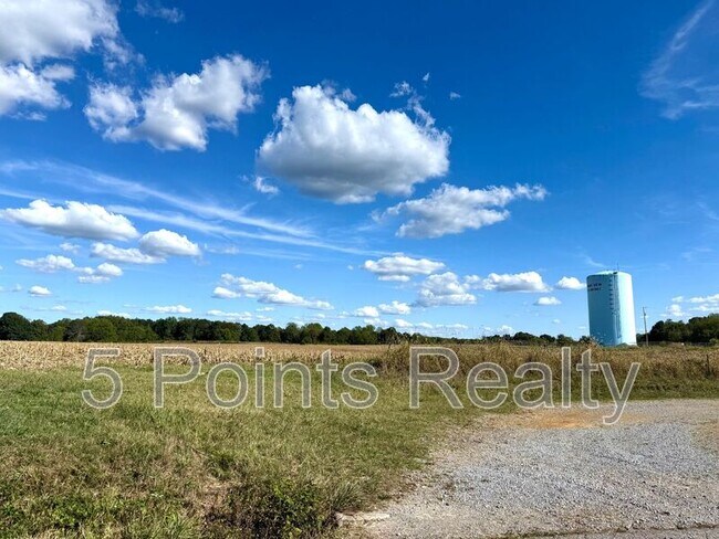Building Photo - 2121 Bracey Cir